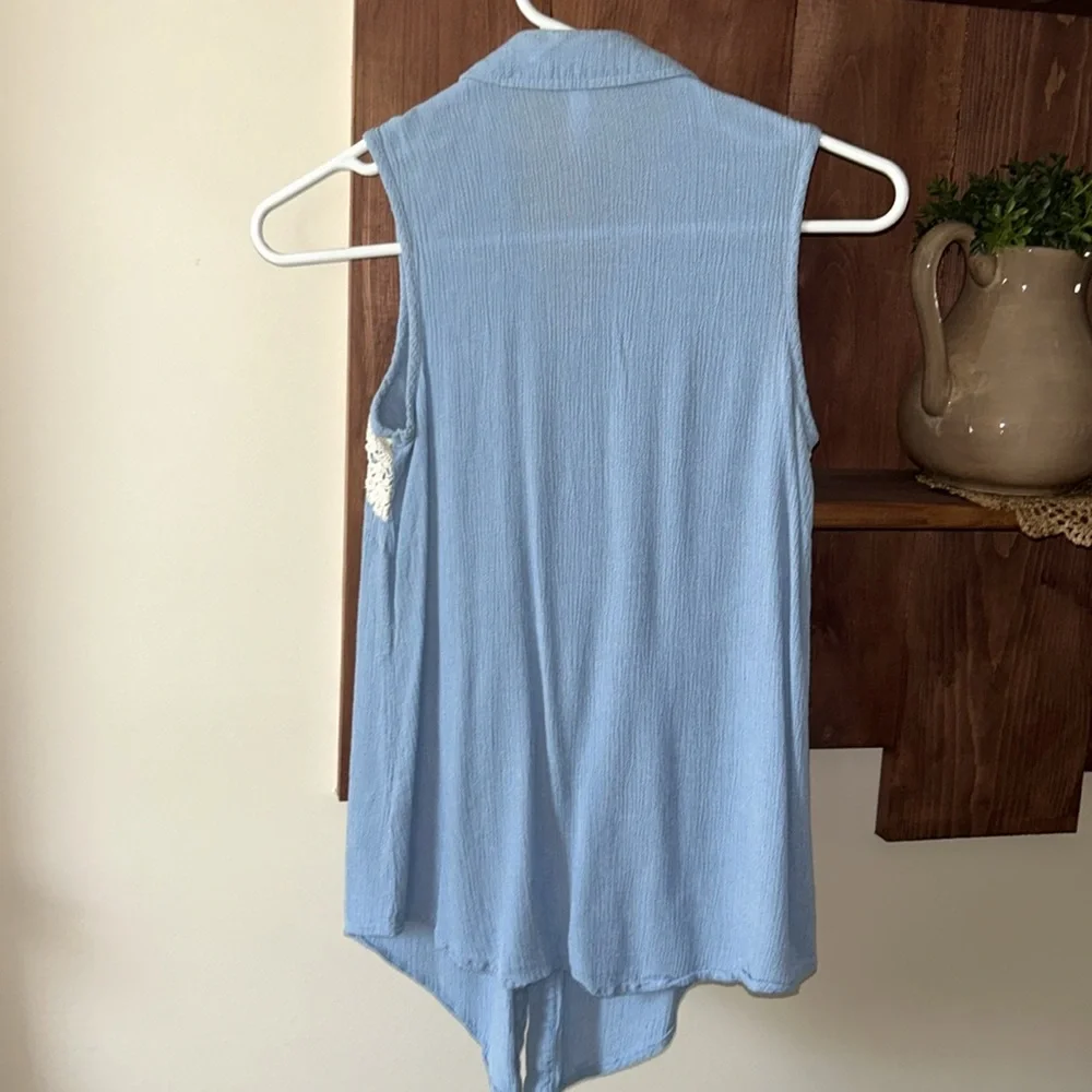 Xhilaration sleeveless top - Picture 3 of 5